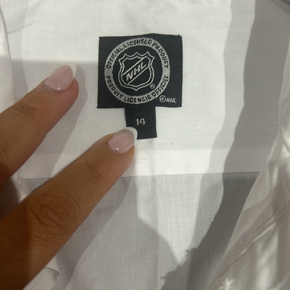 toronto maple leaf white button down - Picture 2 of 4